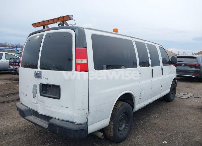 Photo 4 of 2008 Chevrolet Express LS (VIN 1GNHG35KX81223024)