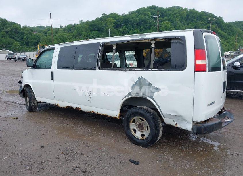 Photo 3 of 2007 Chevrolet Express LS (VIN 1GNHG39U971212204)