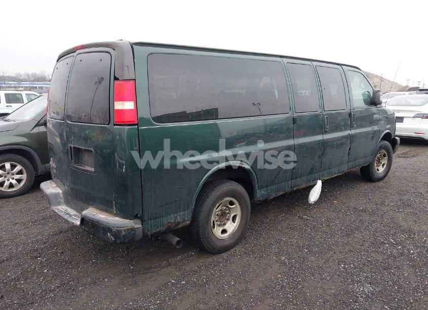 Photo 4 of 2007 Chevrolet Express LS (VIN 1GNHG39UX71244837)