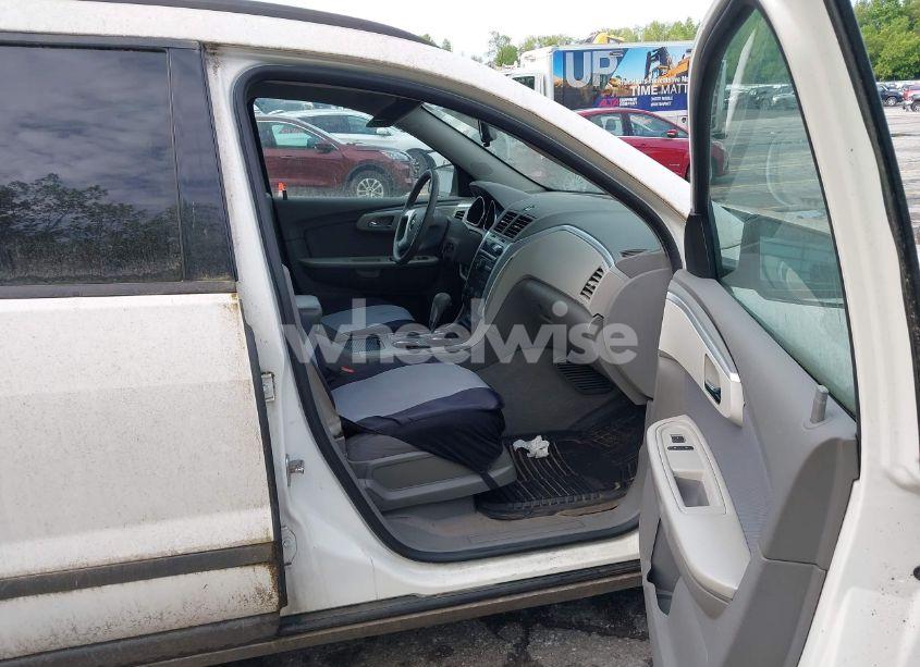 Photo 5 of 2011 Chevrolet Traverse LS (VIN 1GNKREED1BJ261696)