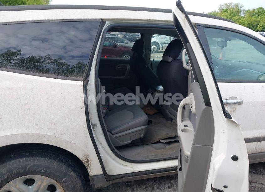 Photo 8 of 2011 Chevrolet Traverse LS (VIN 1GNKREED1BJ261696)