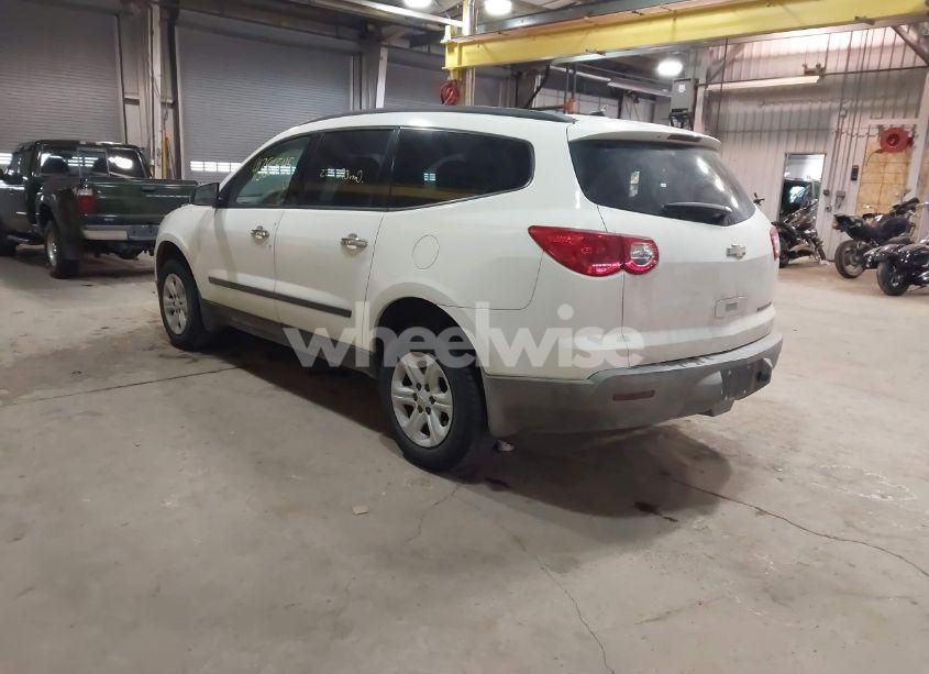 Photo 3 of 2011 Chevrolet Traverse LS (VIN 1GNKREED3BJ139115)