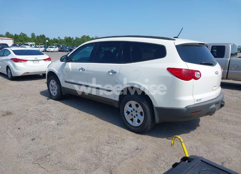 Photo 3 of 2011 Chevrolet Traverse LS (VIN 1GNKREED4BJ110402)