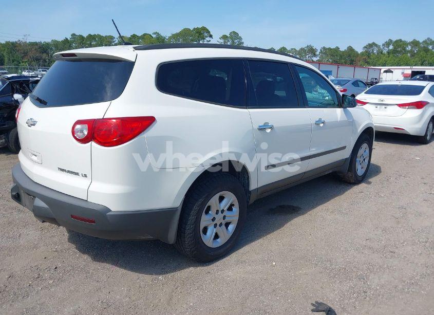 Photo 4 of 2011 Chevrolet Traverse LS (VIN 1GNKREED4BJ110402)