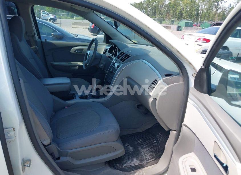 Photo 5 of 2011 Chevrolet Traverse LS (VIN 1GNKREED4BJ110402)