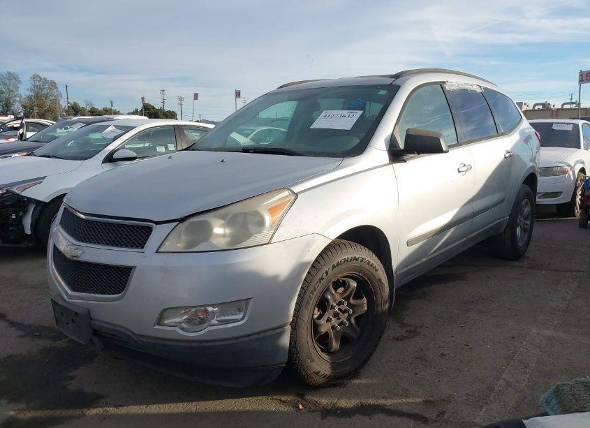 Photo 2 of 2011 Chevrolet Traverse LS (VIN 1GNKREED6BJ102138)