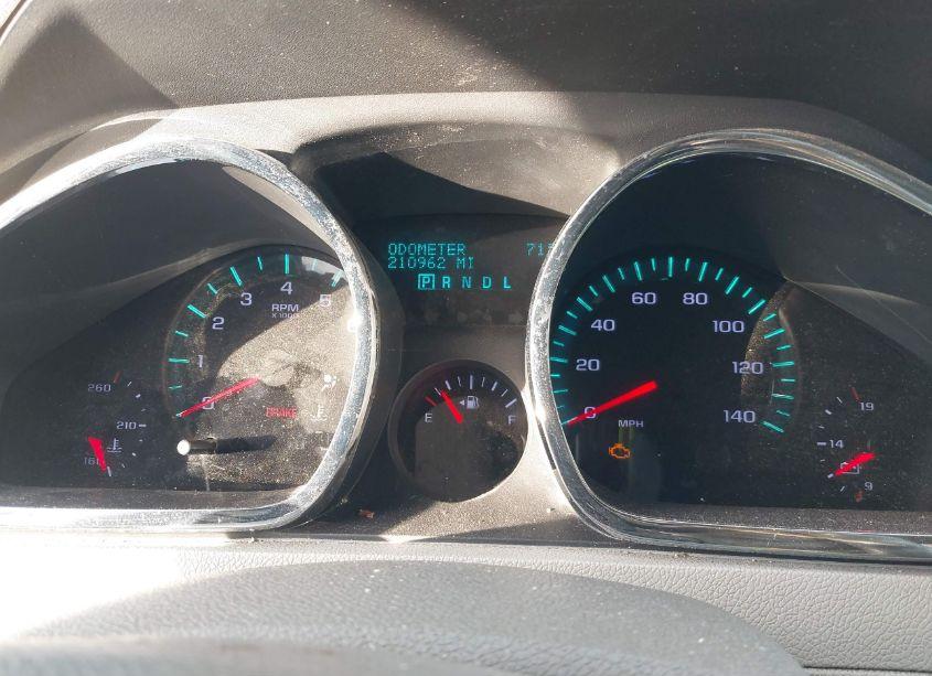 Photo 7 of 2011 Chevrolet Traverse LS (VIN 1GNKREED6BJ102138)