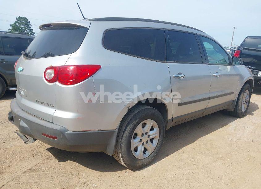 Photo 4 of 2011 Chevrolet Traverse LS (VIN 1GNKREED6BJ342273)