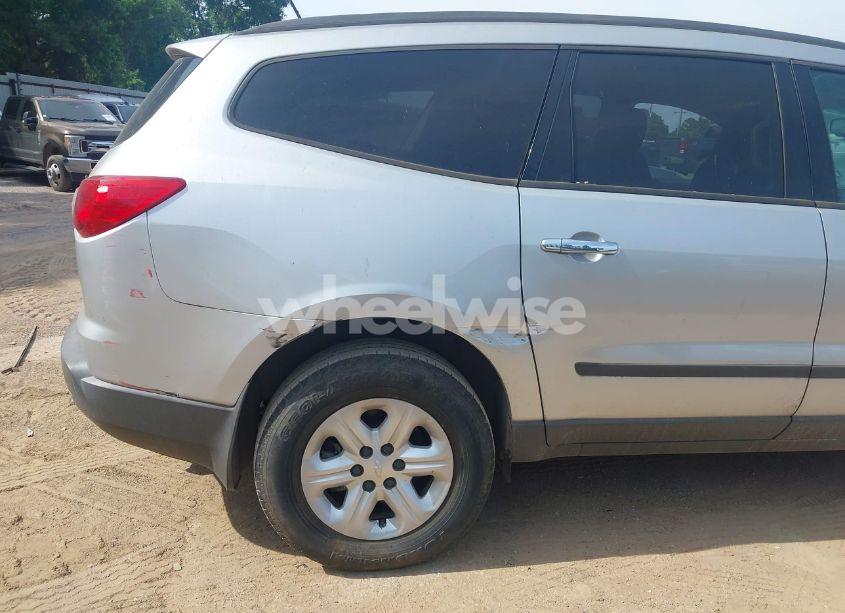 Photo 6 of 2011 Chevrolet Traverse LS (VIN 1GNKREED6BJ342273)