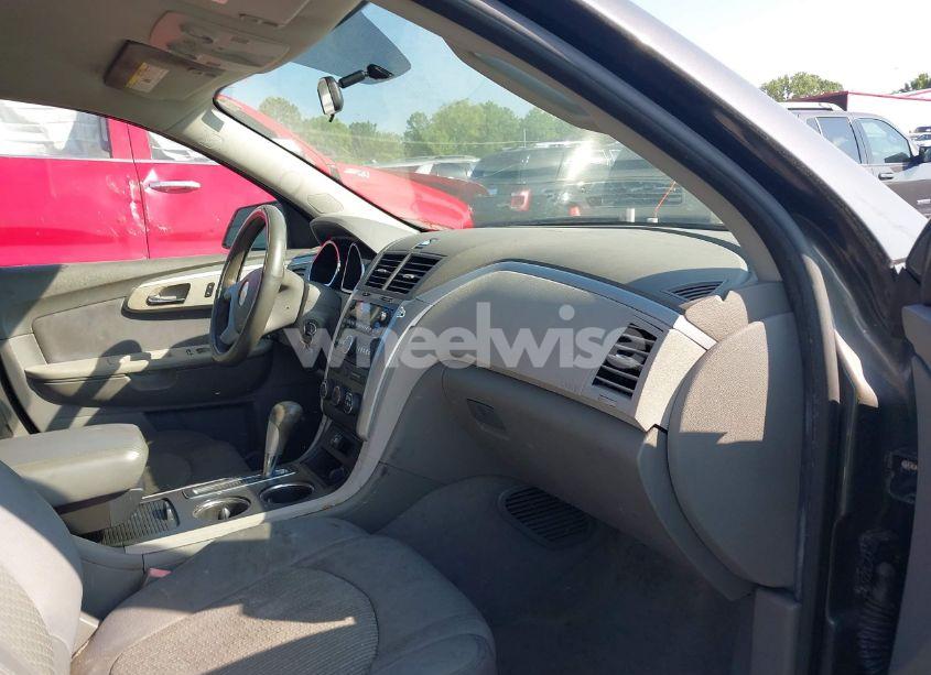 Photo 5 of 2011 Chevrolet Traverse LS (VIN 1GNKREED9BJ183099)