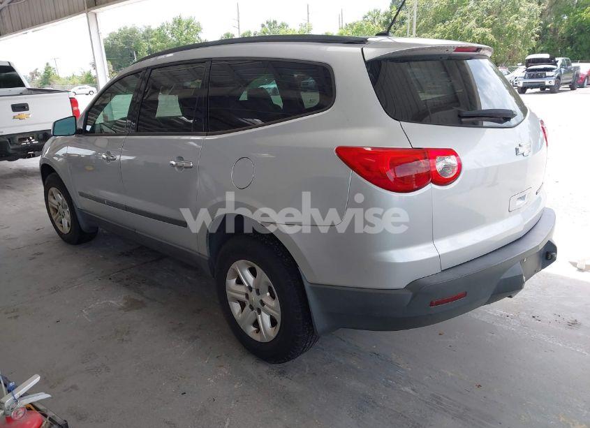 Photo 3 of 2011 Chevrolet Traverse LS (VIN 1GNKRFED0BJ324356)