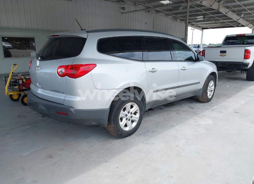 Photo 4 of 2011 Chevrolet Traverse LS (VIN 1GNKRFED0BJ324356)