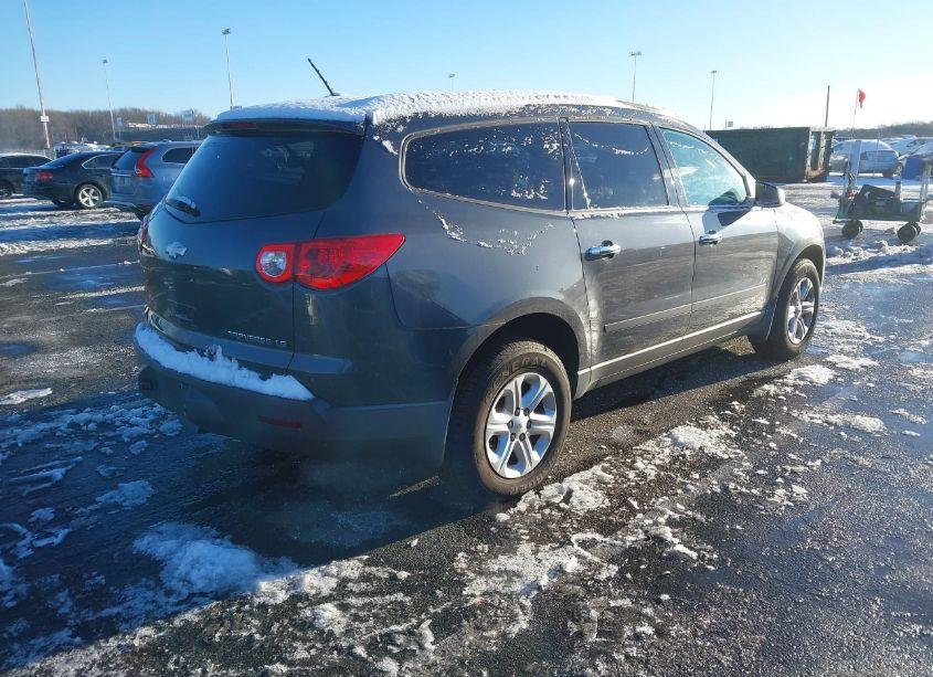 Photo 4 of 2011 Chevrolet Traverse LS (VIN 1GNKRFED0BJ382144)
