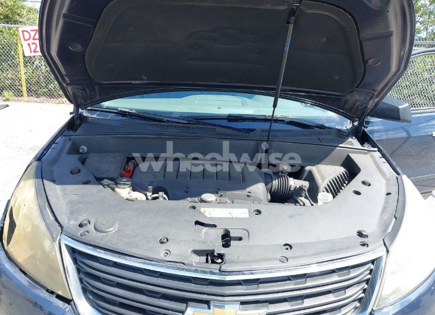 Photo 10 of 2017 Chevrolet Traverse LS (VIN 1GNKRFED0HJ187041)