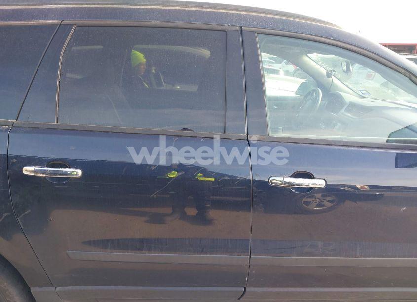 Photo 14 of 2017 Chevrolet Traverse LS (VIN 1GNKRFED1HJ293143)