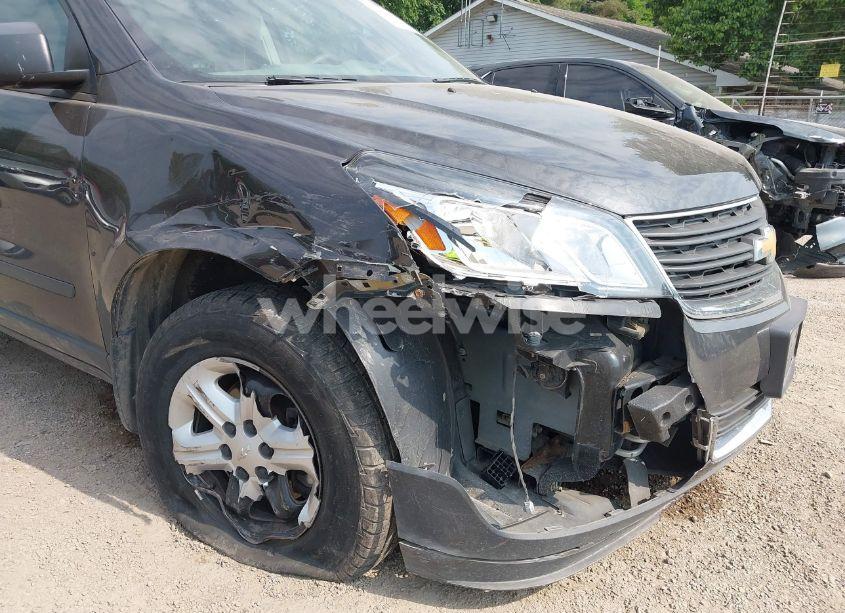 Photo 6 of 2017 Chevrolet Traverse LS (VIN 1GNKRFED1HJ321202)