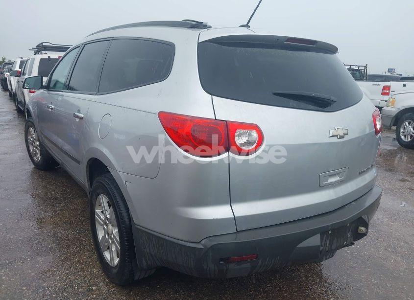 Photo 3 of 2011 Chevrolet Traverse LS (VIN 1GNKRFED2BJ116981)