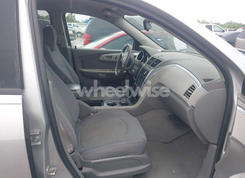 Photo 5 of 2011 Chevrolet Traverse LS (VIN 1GNKRFED2BJ116981)