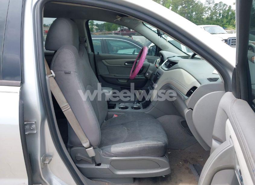 Photo 5 of 2013 Chevrolet Traverse LS (VIN 1GNKRFED3DJ118399)