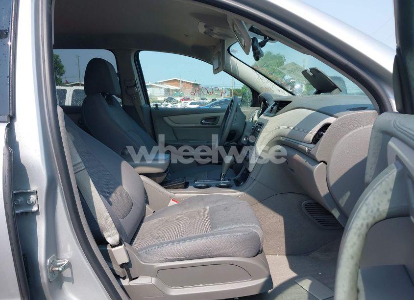 Photo 5 of 2017 Chevrolet Traverse LS (VIN 1GNKRFED5HJ308887)