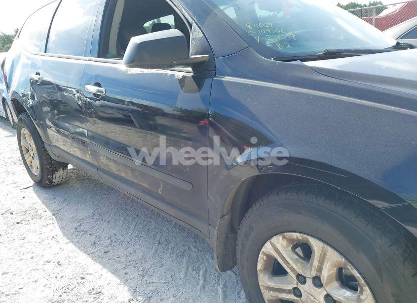 Photo 13 of 2017 Chevrolet Traverse LS (VIN 1GNKRFED5HJ314978)