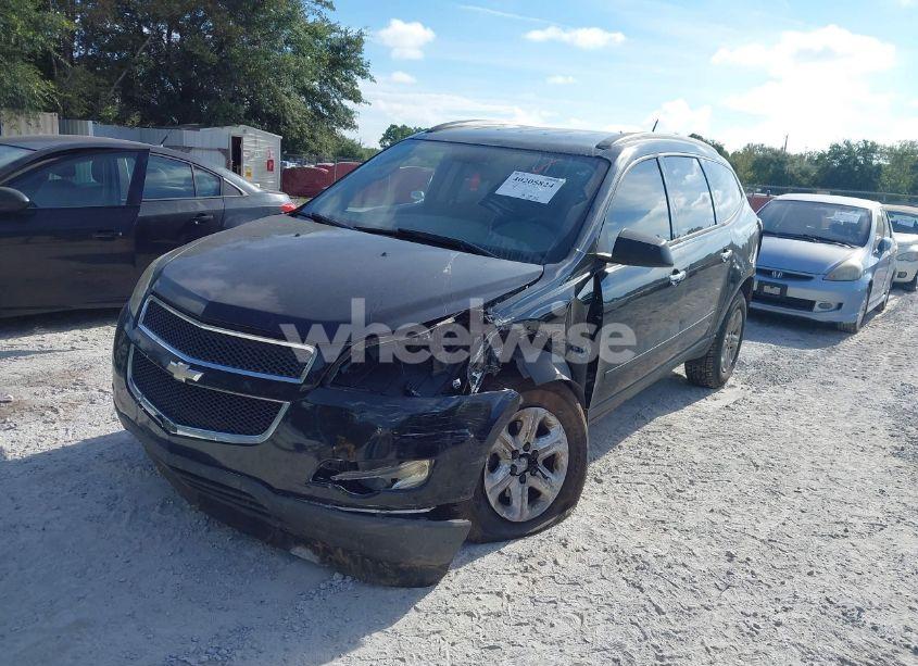 Photo 2 of 2017 Chevrolet Traverse LS (VIN 1GNKRFED5HJ314978)