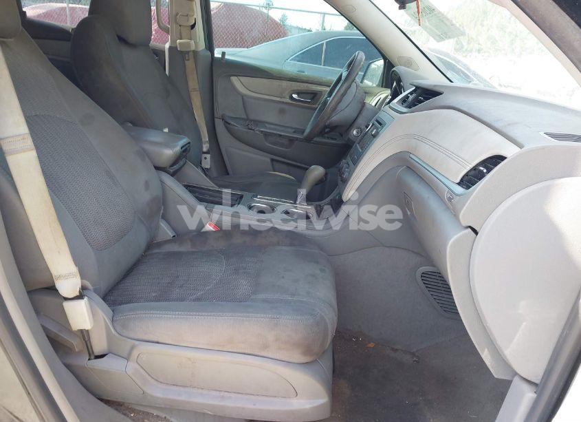 Photo 5 of 2017 Chevrolet Traverse LS (VIN 1GNKRFED5HJ314978)