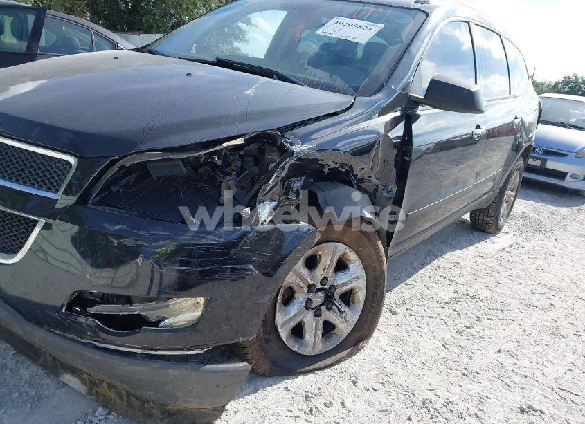 Photo 6 of 2017 Chevrolet Traverse LS (VIN 1GNKRFED5HJ314978)