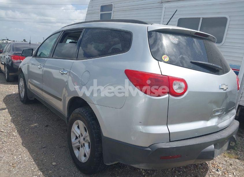 Photo 3 of 2011 Chevrolet Traverse LS (VIN 1GNKRFED6BJ170400)