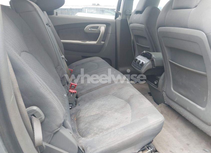 Photo 8 of 2011 Chevrolet Traverse LS (VIN 1GNKRFED6BJ170400)