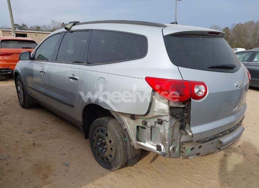 Photo 3 of 2011 Chevrolet Traverse LS (VIN 1GNKRFED6BJ386246)