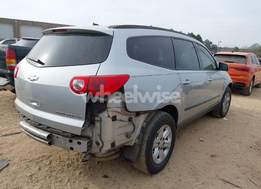 Photo 4 of 2011 Chevrolet Traverse LS (VIN 1GNKRFED6BJ386246)