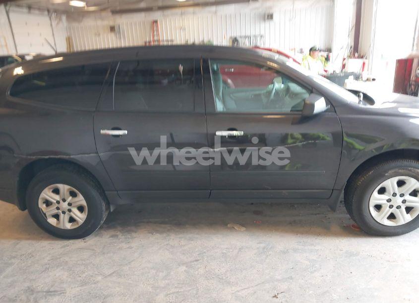 Photo 13 of 2017 Chevrolet Traverse LS (VIN 1GNKRFED6HJ224707)