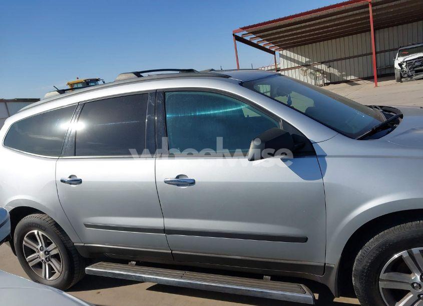 Photo 13 of 2017 Chevrolet Traverse LS (VIN 1GNKRFED6HJ349609)