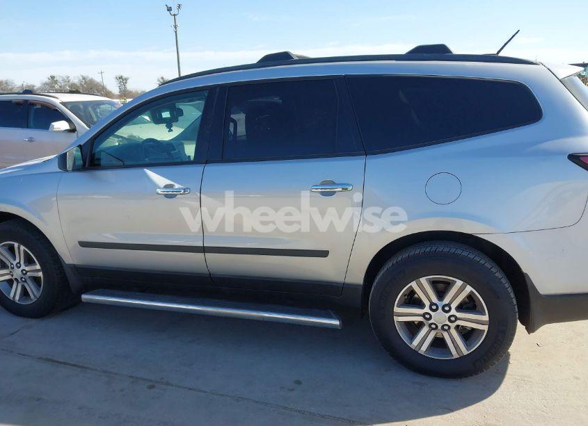 Photo 14 of 2017 Chevrolet Traverse LS (VIN 1GNKRFED6HJ349609)