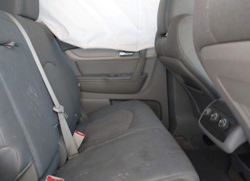 Photo 8 of 2017 Chevrolet Traverse LS (VIN 1GNKRFED7HJ229253)