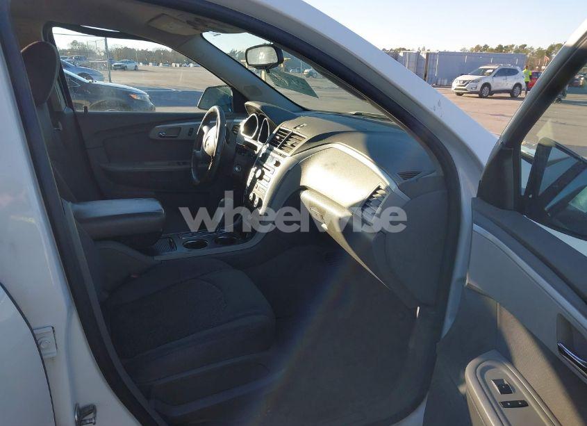 Photo 5 of 2011 Chevrolet Traverse LS (VIN 1GNKRFED8BJ255772)