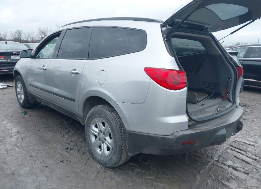 Photo 3 of 2011 Chevrolet Traverse LS (VIN 1GNKRFEDXBJ352732)