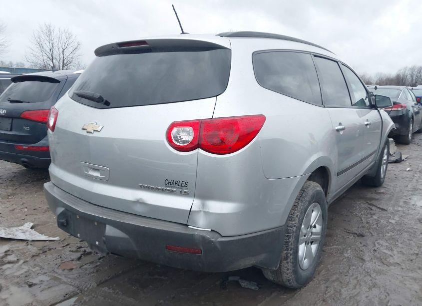 Photo 4 of 2011 Chevrolet Traverse LS (VIN 1GNKRFEDXBJ352732)