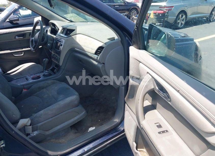 Photo 5 of 2016 Chevrolet Traverse LS (VIN 1GNKRFEDXGJ213319)