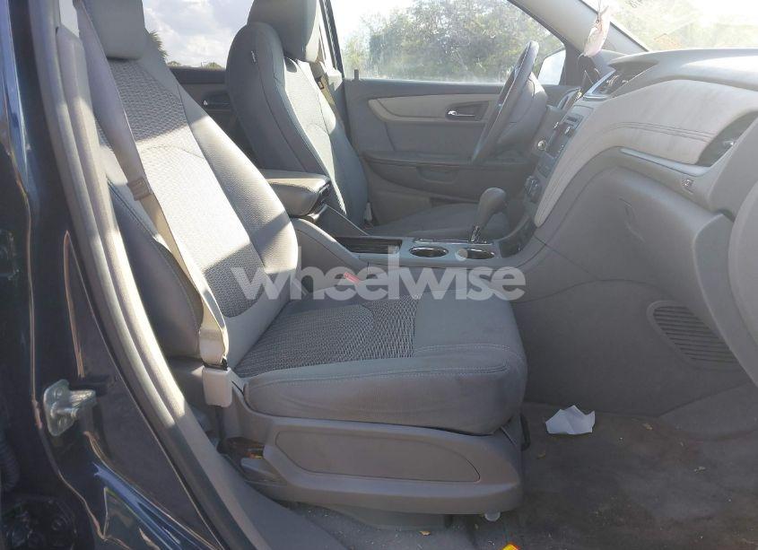 Photo 5 of 2017 Chevrolet Traverse LS (VIN 1GNKRFKD0HJ262549)