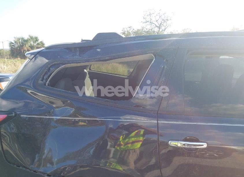 Photo 6 of 2017 Chevrolet Traverse LS (VIN 1GNKRFKD0HJ262549)