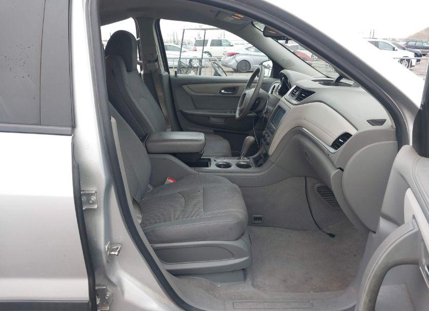 Photo 5 of 2016 Chevrolet Traverse LS (VIN 1GNKRFKD1GJ146212)