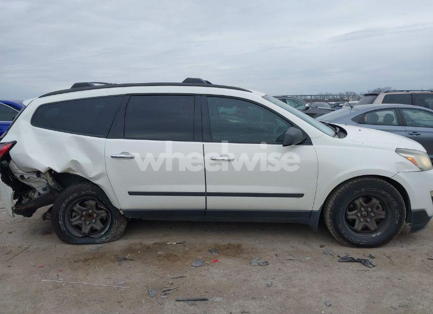 Photo 13 of 2013 Chevrolet Traverse LS (VIN 1GNKRFKD2DJ117992)