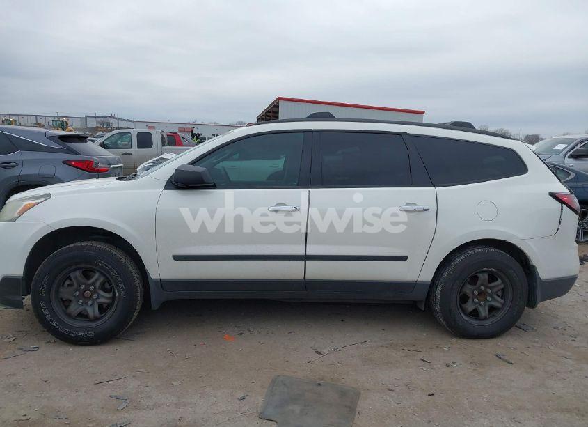 Photo 14 of 2013 Chevrolet Traverse LS (VIN 1GNKRFKD2DJ117992)