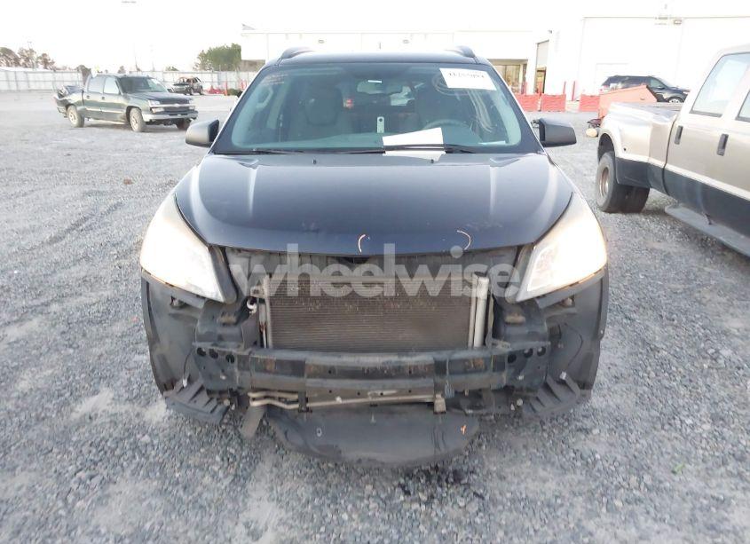 Photo 6 of 2017 Chevrolet Traverse LS (VIN 1GNKRFKD2HJ225972)