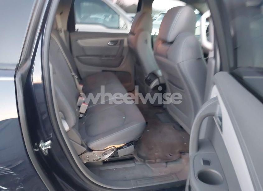 Photo 8 of 2017 Chevrolet Traverse LS (VIN 1GNKRFKD2HJ225972)