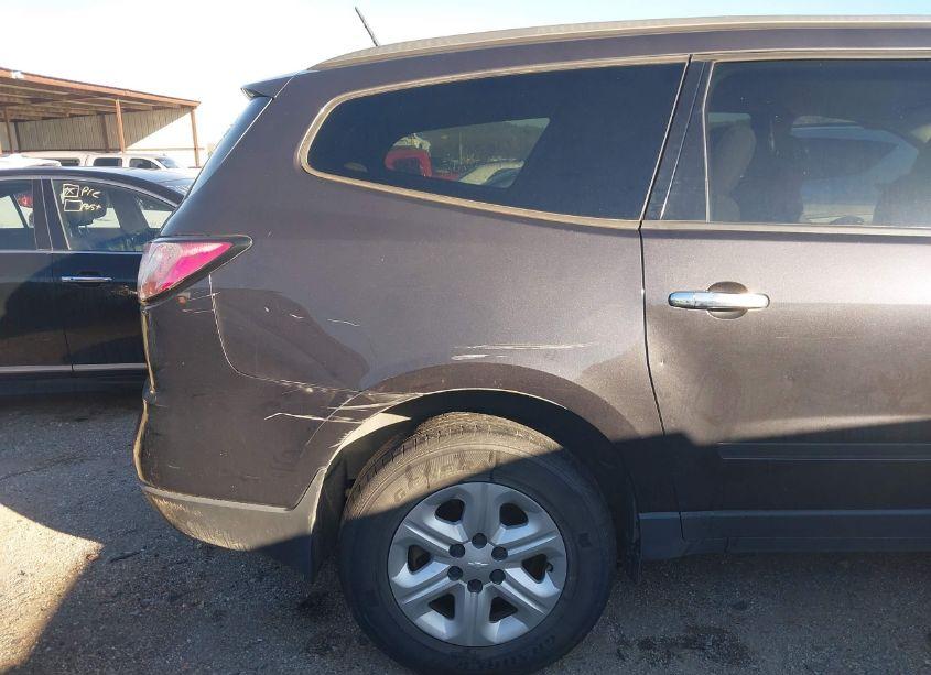 Photo 6 of 2016 Chevrolet Traverse LS (VIN 1GNKRFKD3GJ137818)