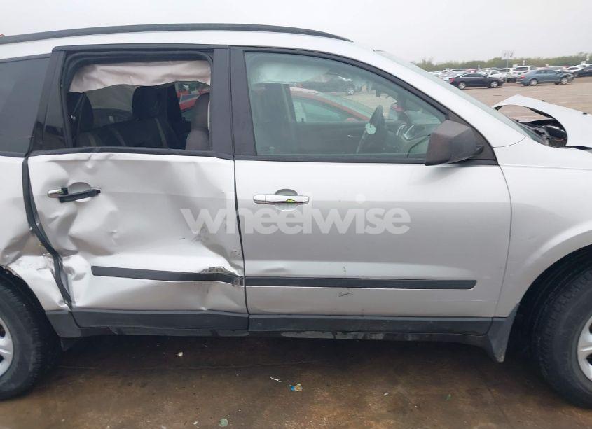 Photo 13 of 2017 Chevrolet Traverse LS (VIN 1GNKRFKD4HJ159182)