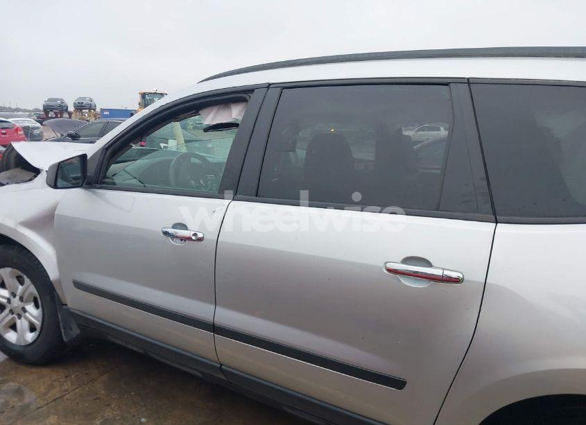 Photo 14 of 2017 Chevrolet Traverse LS (VIN 1GNKRFKD4HJ159182)